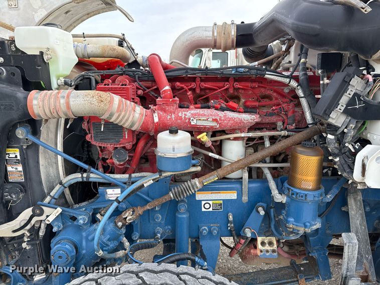 image for item DJ0908 2013 Peterbilt 367 semi truck