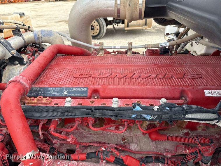 image for item DJ0908 2013 Peterbilt 367 semi truck