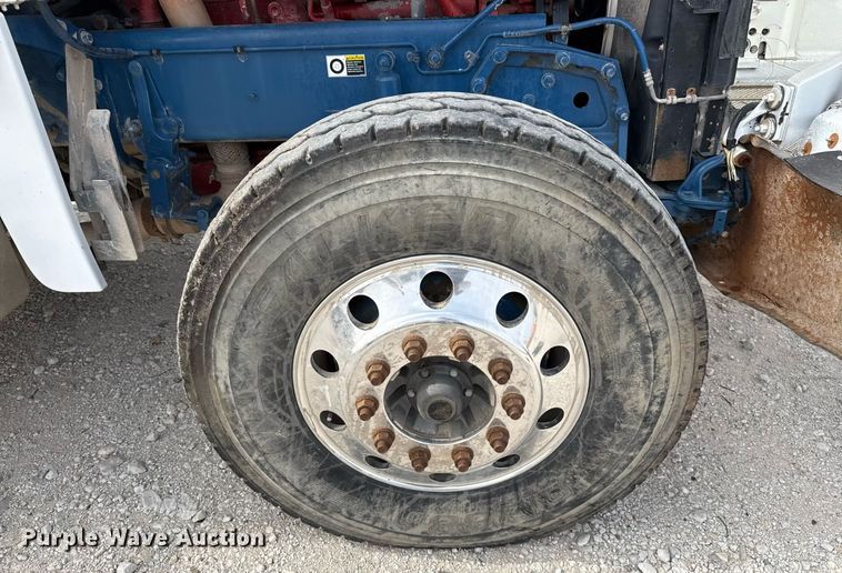 image for item DJ0908 2013 Peterbilt 367 semi truck