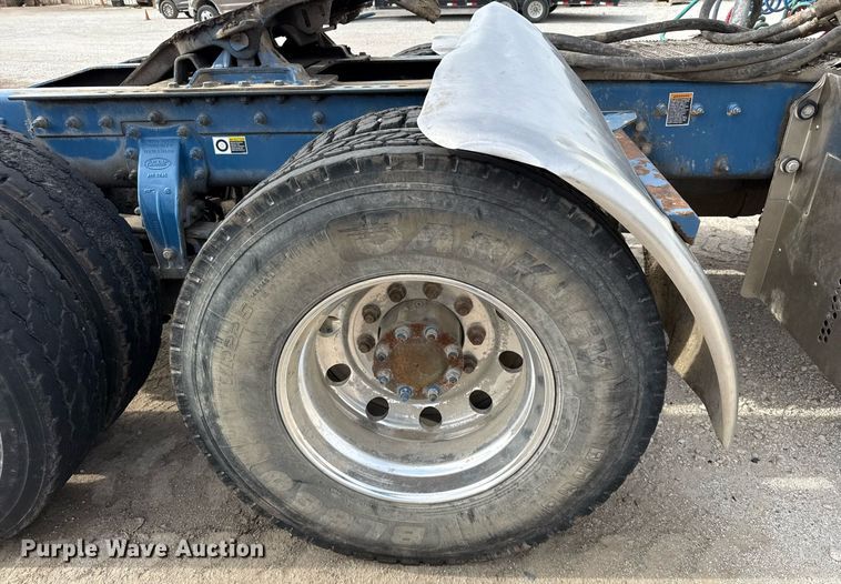 image for item DJ0908 2013 Peterbilt 367 semi truck