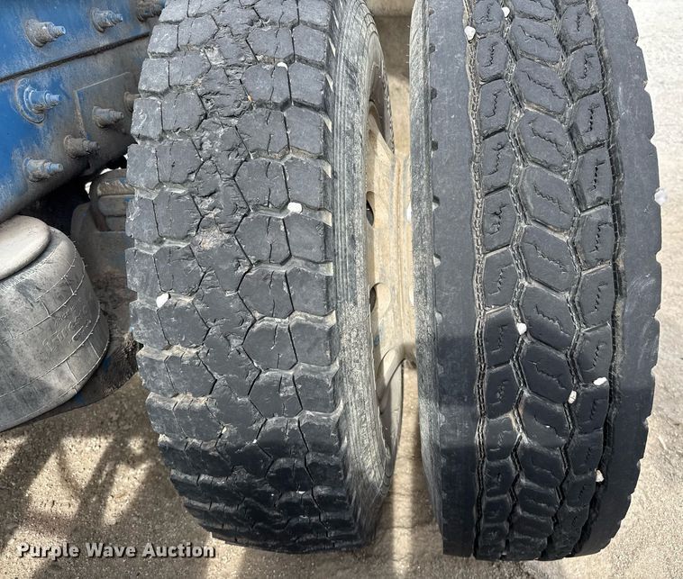 image for item DJ0908 2013 Peterbilt 367 semi truck