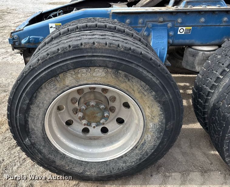 image for item DJ0908 2013 Peterbilt 367 semi truck