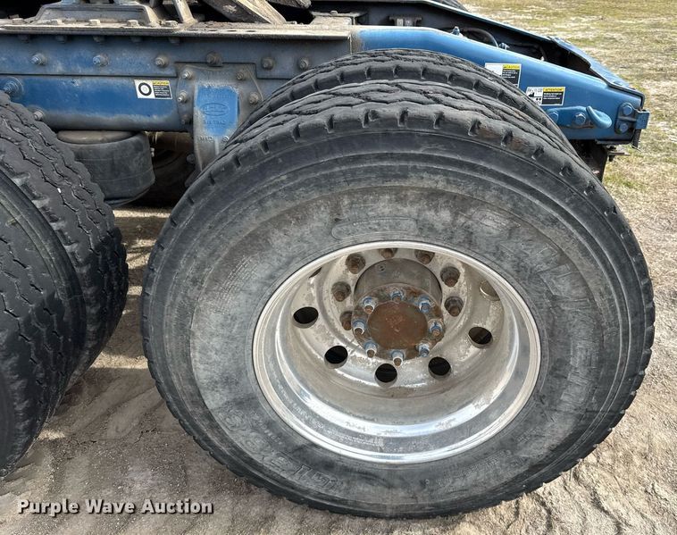 image for item DJ0908 2013 Peterbilt 367 semi truck