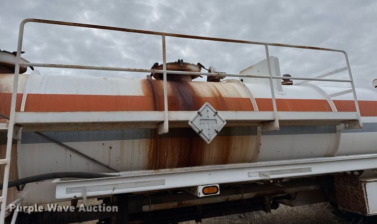 image for item DJ0909 2018 Troxell acid tank trailer