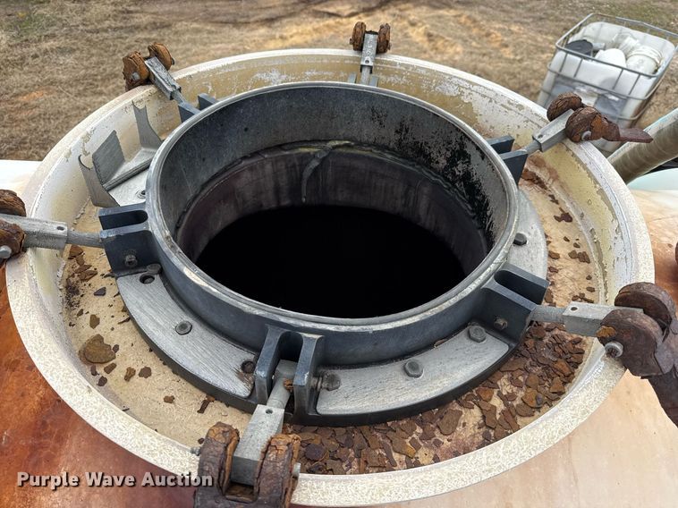 image for item DJ0909 2018 Troxell acid tank trailer