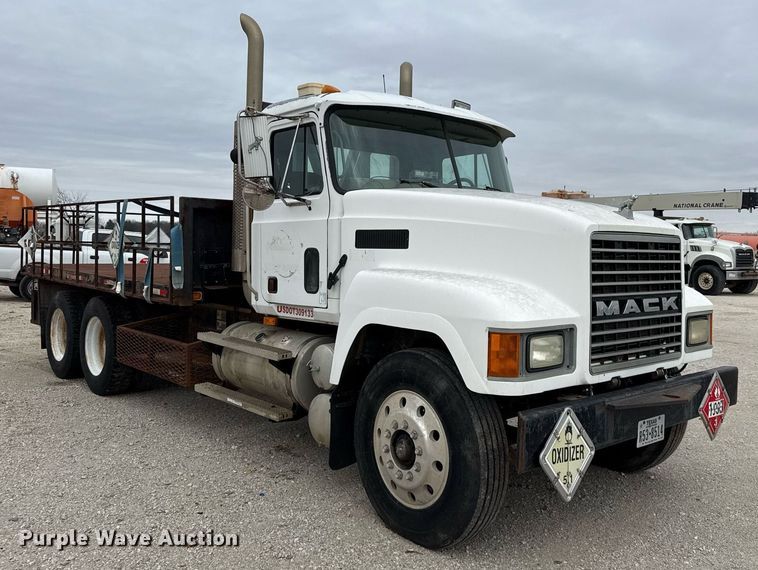 image for item DJ0910 2002 Mack CH613 flatbed truck