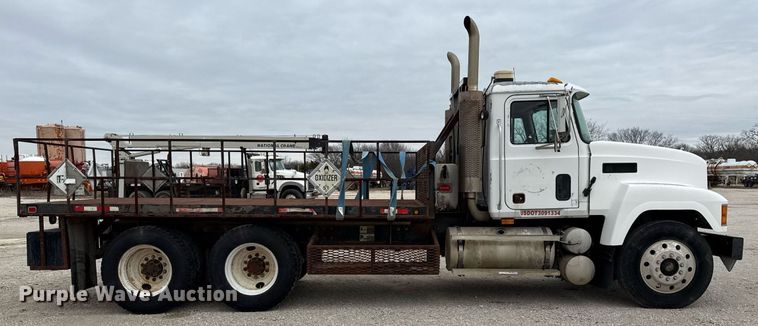 image for item DJ0910 2002 Mack CH613 flatbed truck