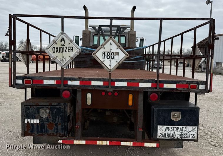 image for item DJ0910 2002 Mack CH613 flatbed truck