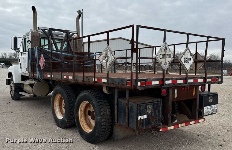 image for item DJ0910 2002 Mack CH613 flatbed truck