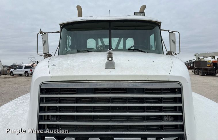 image for item DJ0910 2002 Mack CH613 flatbed truck