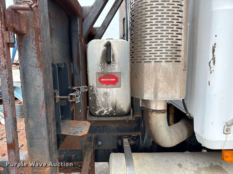 image for item DJ0910 2002 Mack CH613 flatbed truck