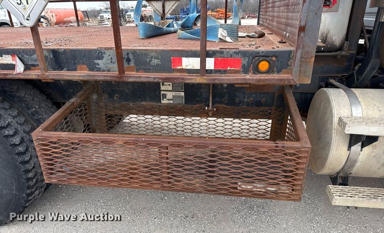 image for item DJ0910 2002 Mack CH613 flatbed truck