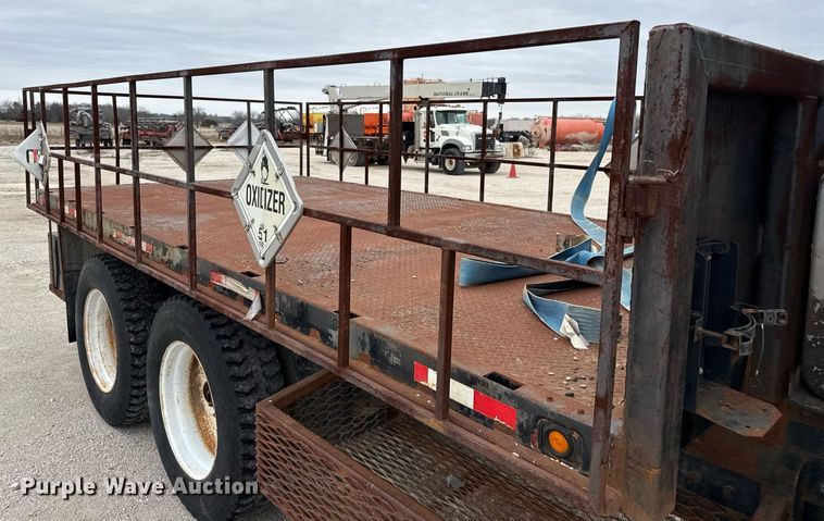 image for item DJ0910 2002 Mack CH613 flatbed truck