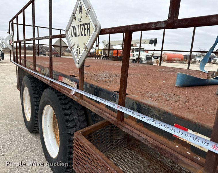 image for item DJ0910 2002 Mack CH613 flatbed truck