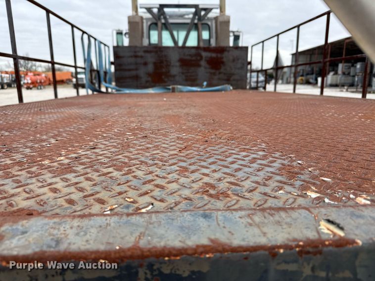 image for item DJ0910 2002 Mack CH613 flatbed truck