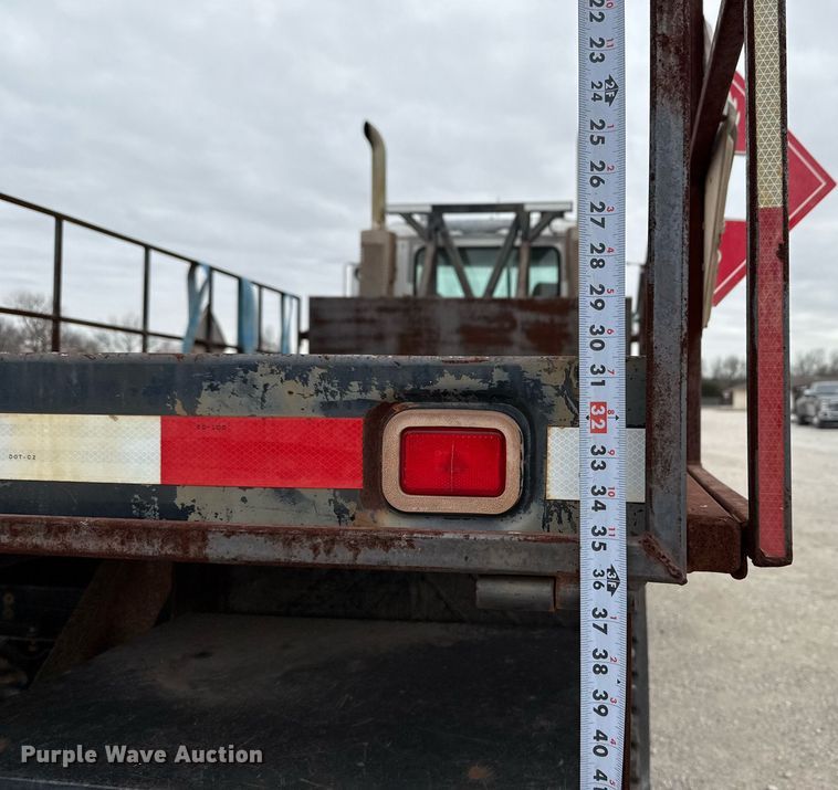 image for item DJ0910 2002 Mack CH613 flatbed truck