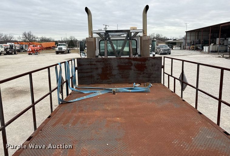 image for item DJ0910 2002 Mack CH613 flatbed truck