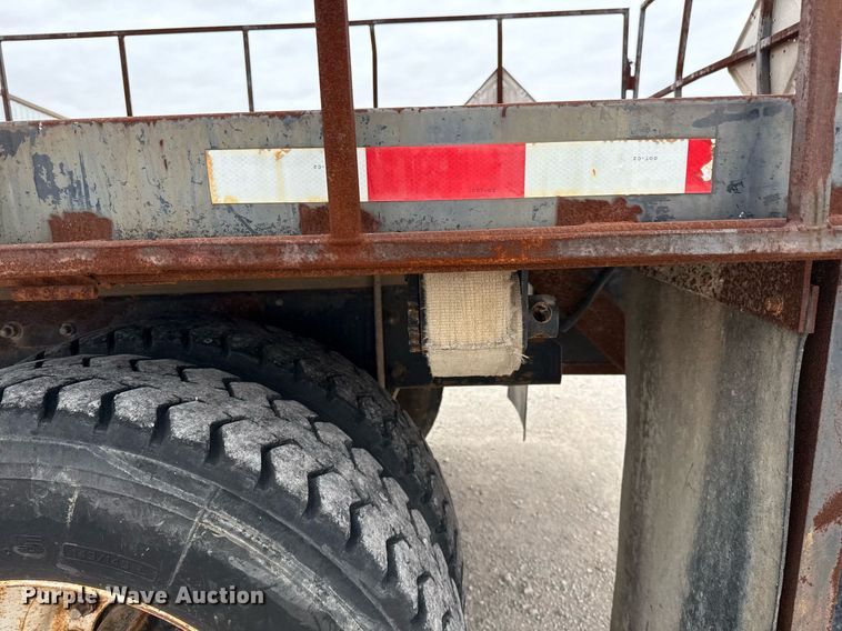 image for item DJ0910 2002 Mack CH613 flatbed truck