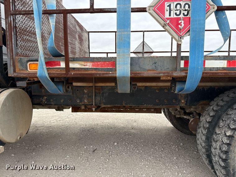 image for item DJ0910 2002 Mack CH613 flatbed truck