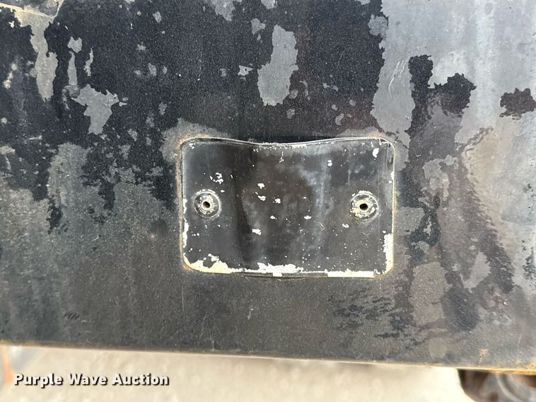 image for item DJ0910 2002 Mack CH613 flatbed truck