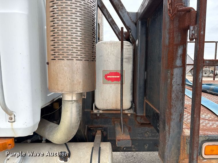 image for item DJ0910 2002 Mack CH613 flatbed truck