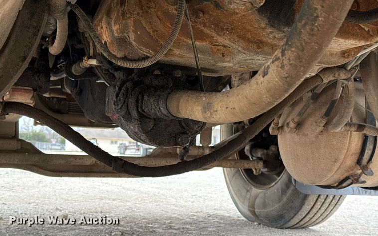 image for item DJ0910 2002 Mack CH613 flatbed truck