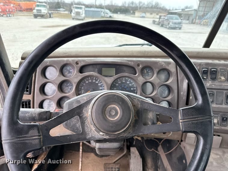 image for item DJ0910 2002 Mack CH613 flatbed truck