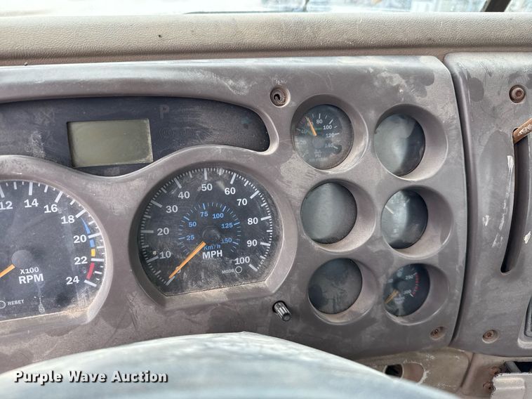 image for item DJ0910 2002 Mack CH613 flatbed truck