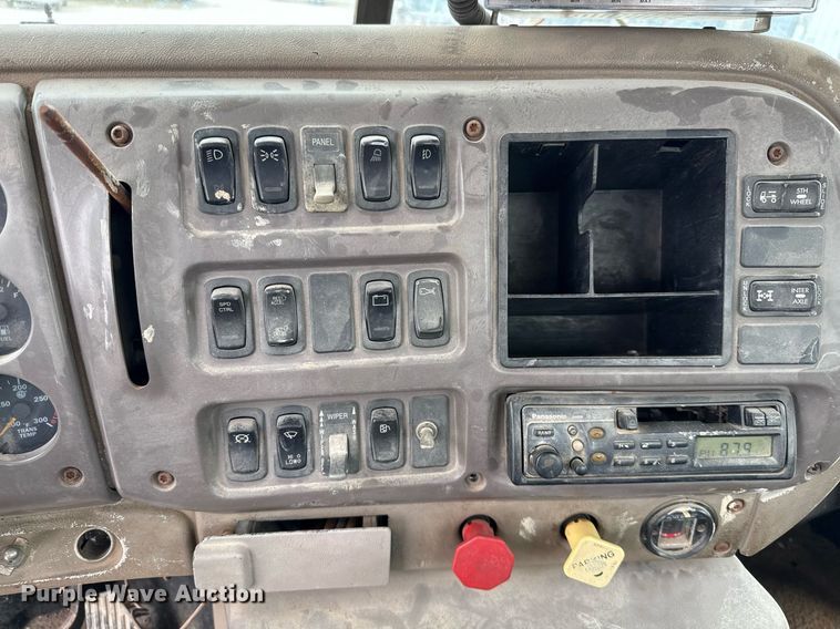 image for item DJ0910 2002 Mack CH613 flatbed truck