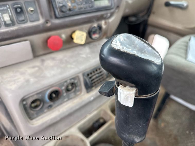 image for item DJ0910 2002 Mack CH613 flatbed truck