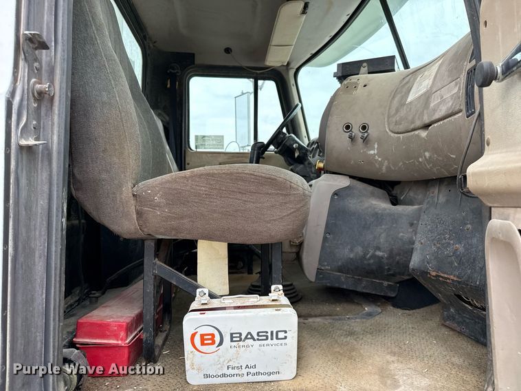 image for item DJ0910 2002 Mack CH613 flatbed truck