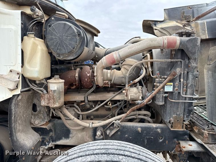 image for item DJ0910 2002 Mack CH613 flatbed truck