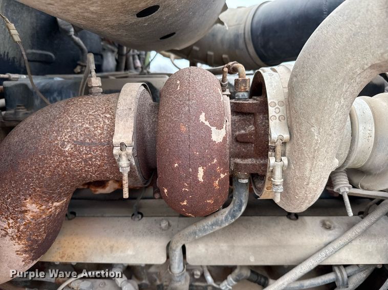 image for item DJ0910 2002 Mack CH613 flatbed truck