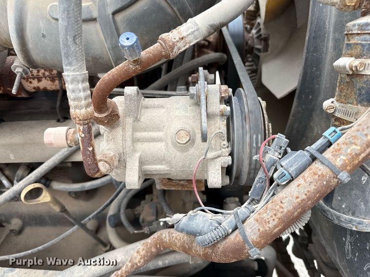 image for item DJ0910 2002 Mack CH613 flatbed truck