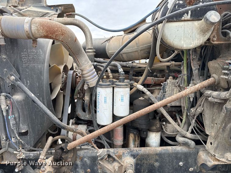 image for item DJ0910 2002 Mack CH613 flatbed truck