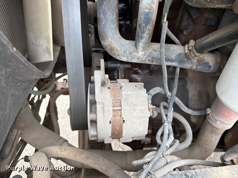 image for item DJ0910 2002 Mack CH613 flatbed truck