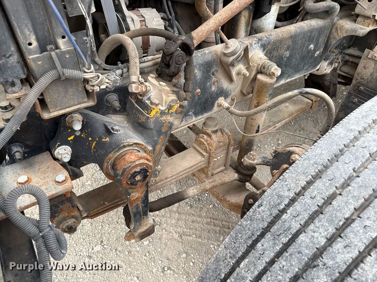 image for item DJ0910 2002 Mack CH613 flatbed truck