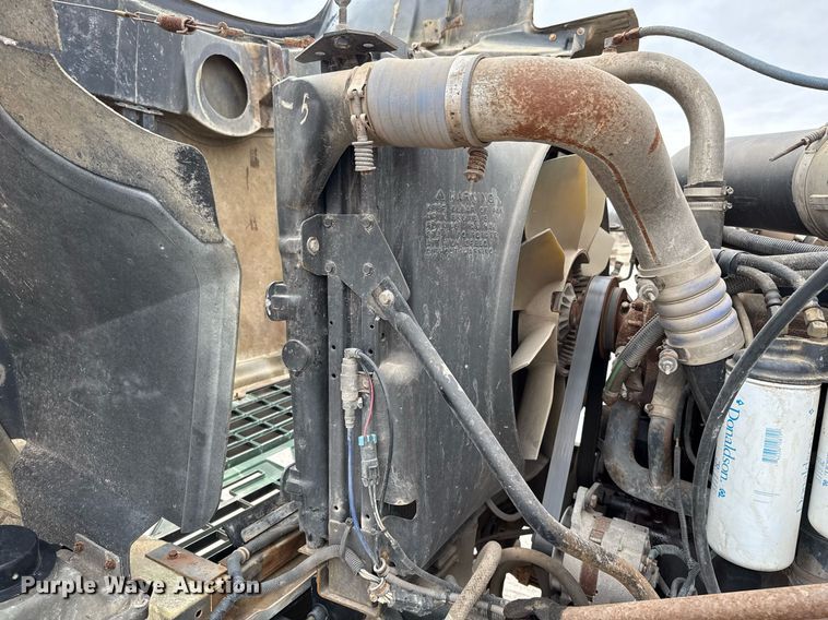 image for item DJ0910 2002 Mack CH613 flatbed truck