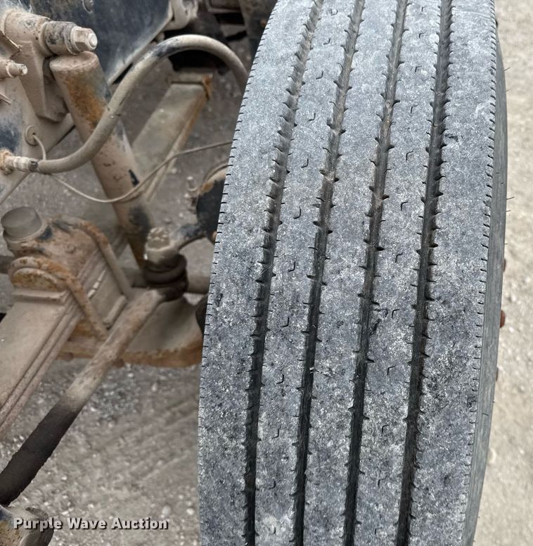 image for item DJ0910 2002 Mack CH613 flatbed truck