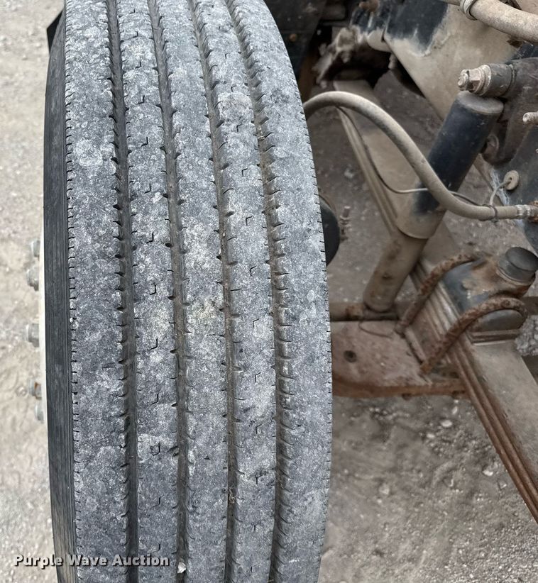 image for item DJ0910 2002 Mack CH613 flatbed truck