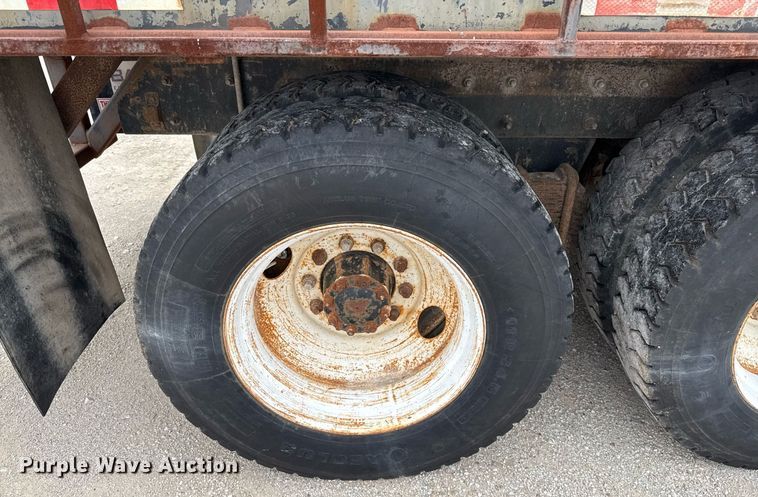 image for item DJ0910 2002 Mack CH613 flatbed truck