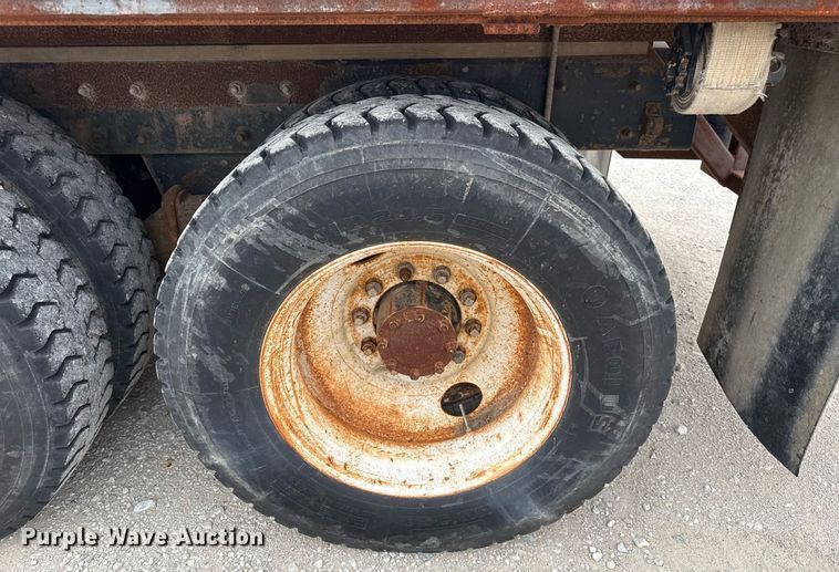 image for item DJ0910 2002 Mack CH613 flatbed truck