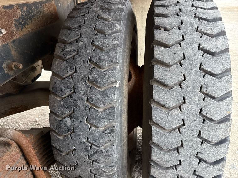 image for item DJ0910 2002 Mack CH613 flatbed truck