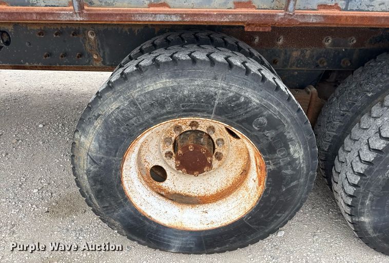 image for item DJ0910 2002 Mack CH613 flatbed truck