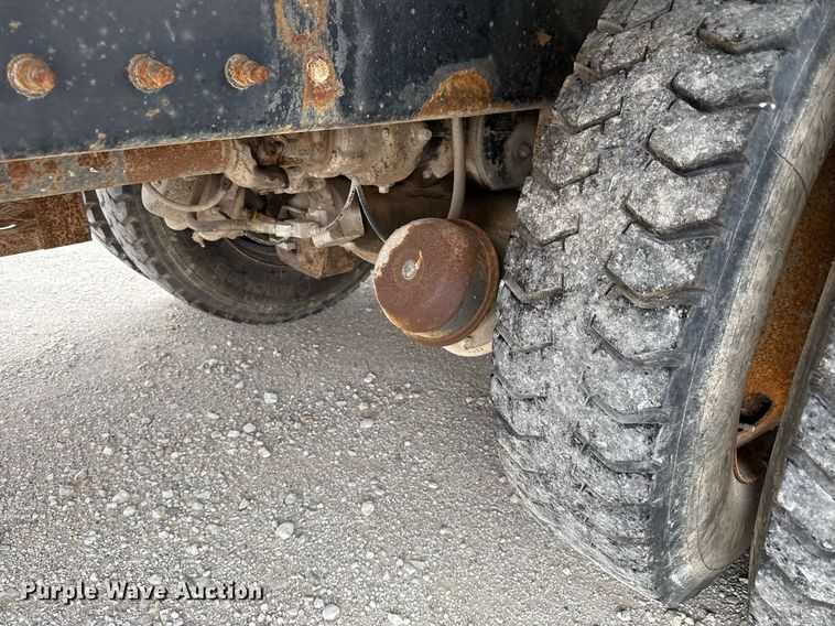 image for item DJ0910 2002 Mack CH613 flatbed truck