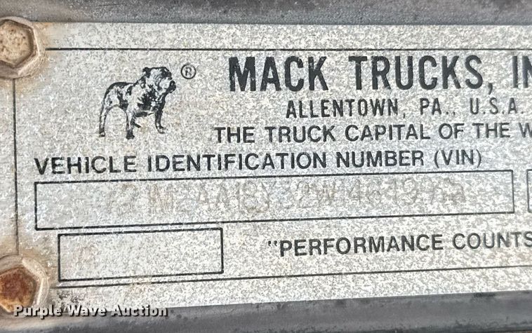 image for item DJ0910 2002 Mack CH613 flatbed truck
