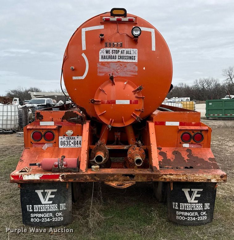 image for item DJ0911 1997 V.E. Enterprises Eagle GEVT-130B vacuum trailer