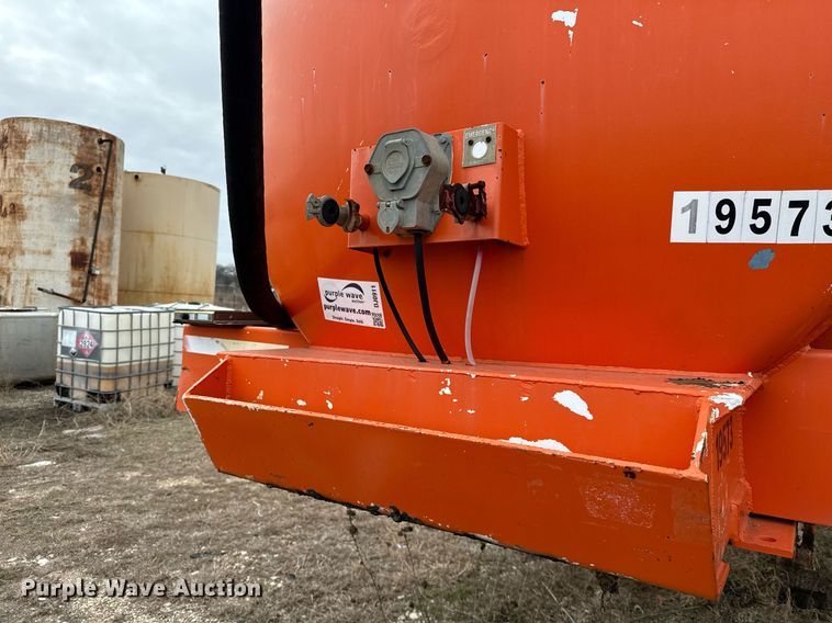 image for item DJ0911 1997 V.E. Enterprises Eagle GEVT-130B vacuum trailer