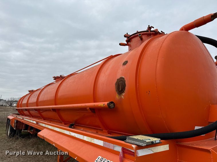 image for item DJ0911 1997 V.E. Enterprises Eagle GEVT-130B vacuum trailer