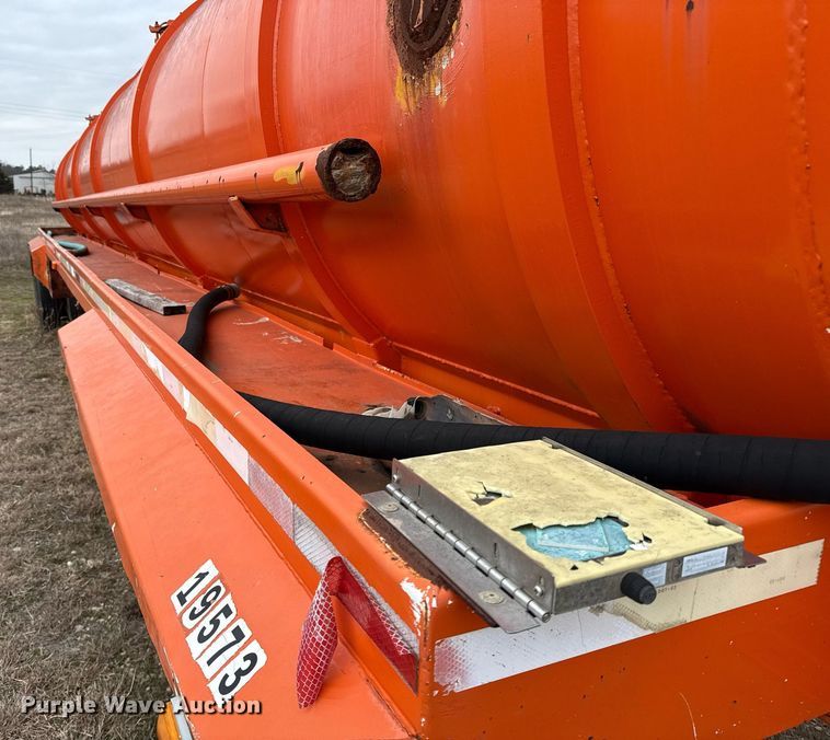 image for item DJ0911 1997 V.E. Enterprises Eagle GEVT-130B vacuum trailer